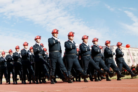 省委常委會召開會議 許勤主持并講話