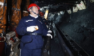 韓福生在益新礦調研檢查時強...